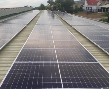 Ngóng chính sách điện mặt trời áp mái